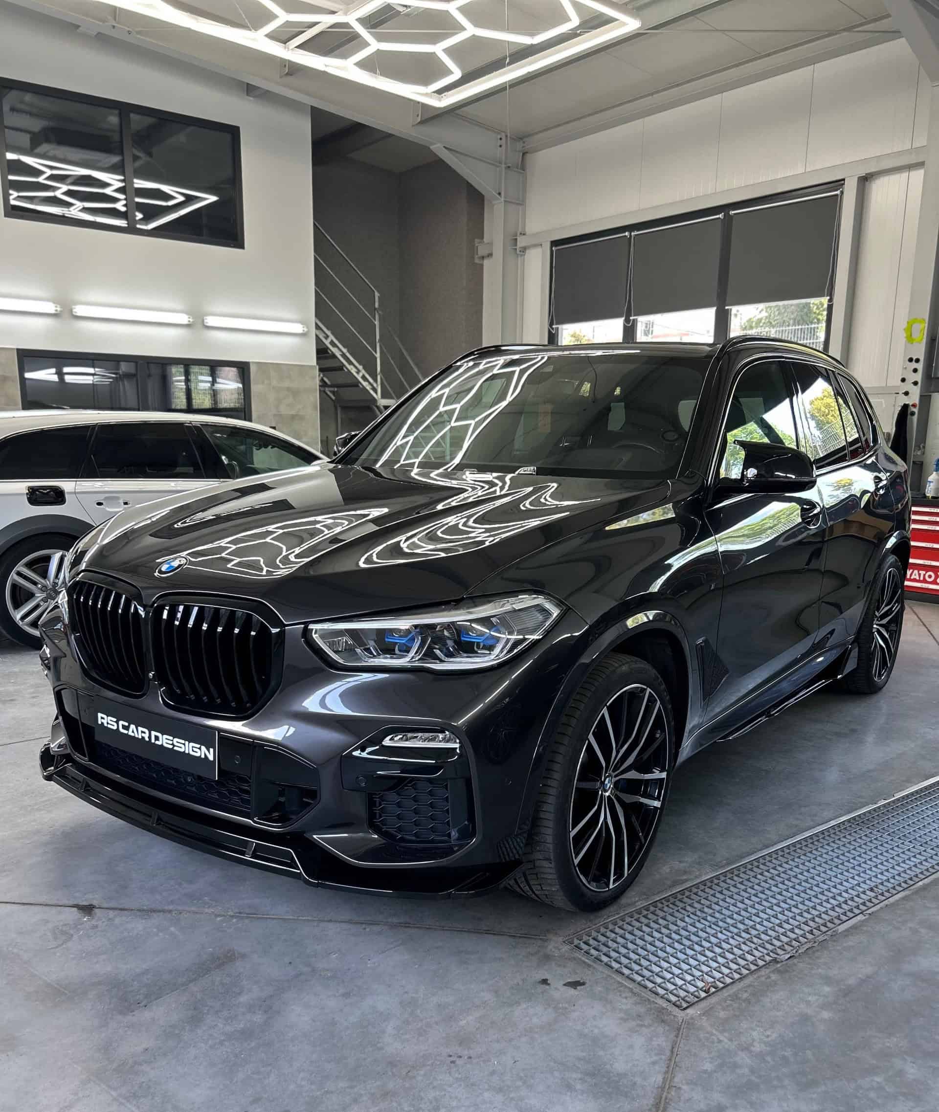 Zabezpieczenie folią ochronną: BMW X5
