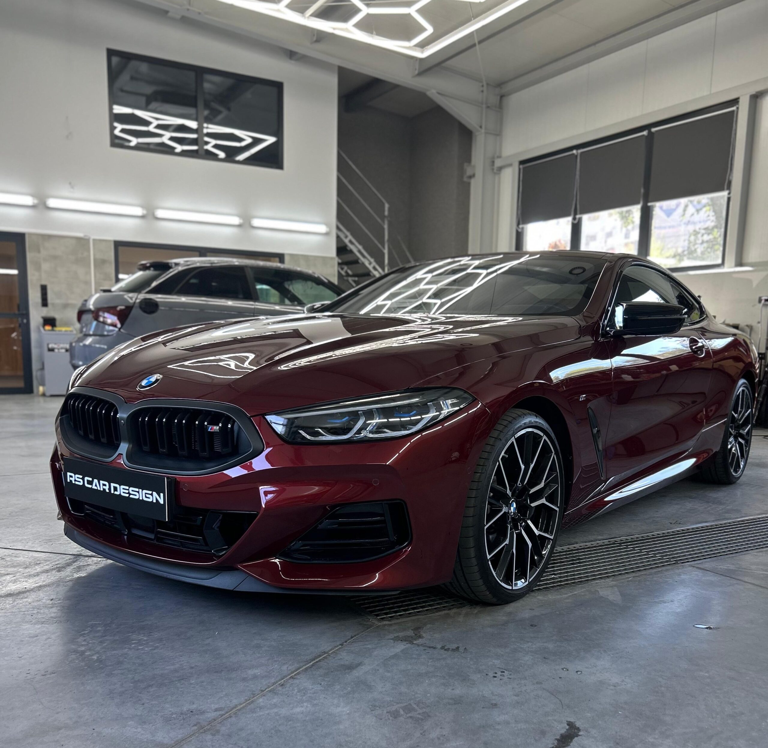Zabezpieczenie folią ochronną: BMW M8